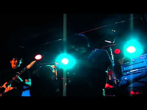 MLGF feat. Peter Bains - Friend Or Foe LIVE [HD]