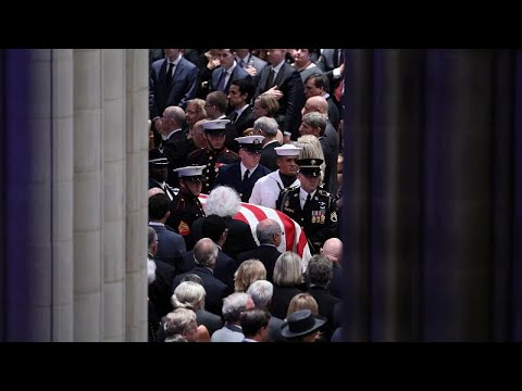 شاهد أوباما وابنة ماكين ينتقدان ترامب في مراسم وداع"جون ماكين"…