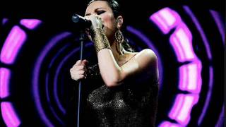 Laura Pausini - Mille Braccia (Live Verona 2009 - Radiovisione RTL 102.5) 1 di 22