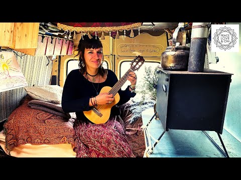 Urgemütlicher kleiner Van mit Holzofen - Liselles Massagebus