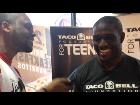 download lagu mp3 mp4 Nike Reggie Bush, download lagu Nike Reggie Bush gratis, unduh video klip Nike Reggie Bush