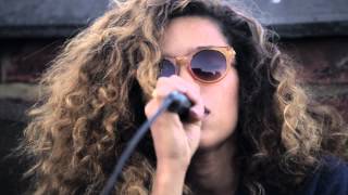 Izzy Bizu - Floating Lamps (Rooftop Sessions)