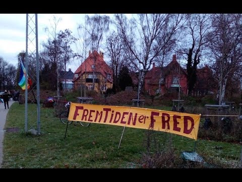 Fremtiden er Fred! Flyeruddeling ved Svanemøllen kasernen den 25 november 2018