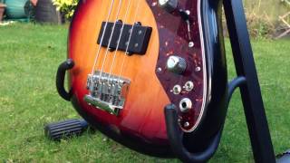 Video thumbnail for Fender Roscoe Beck IV bass by Bass and that.