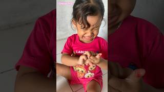 Download lagu Chelsea's Finger Gets Cut by an Onion Until It Bleeds - Mother and Child Vlog #motherandchild #fu... mp3