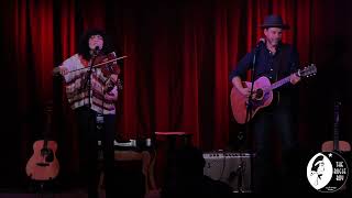 Carrie Rodriguez &amp; Luke Jacobs: "Absence"