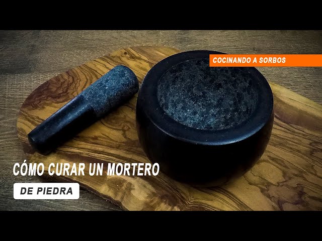 Vídeo relacionado con Relaxdays Mortero con Mano, Pulido, Duradero, Especias y Hierbas, 500 ml, Moledor Piedra, 14,5 x 14,5 cm, Gris Oscuro