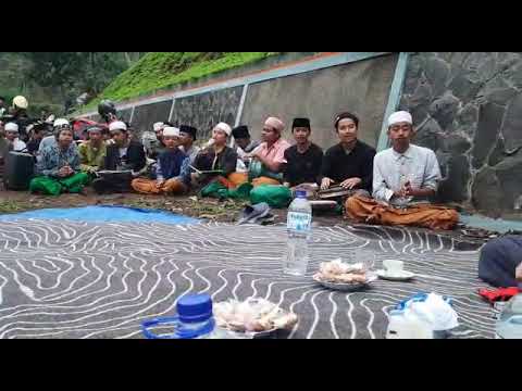 Sholawat bersama KHR.Moh.Kholil as'ad & KH Hafidz Hakiem Noer di Plaza Rengganis Sumbermalang..!!
