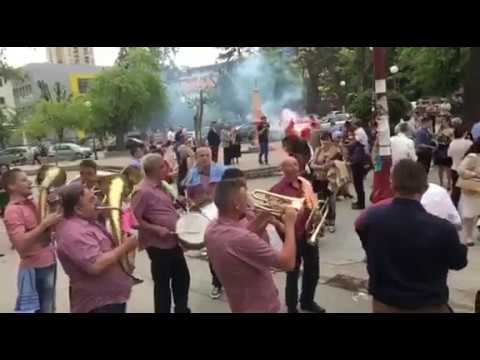 Trubacki orkestar Dragana Ignjica - Svadba Uzice - veselje ispred crkve