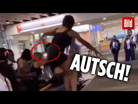 Schlägerei zwischen zwei Frauen an Gepäckausgabe eskaliert
