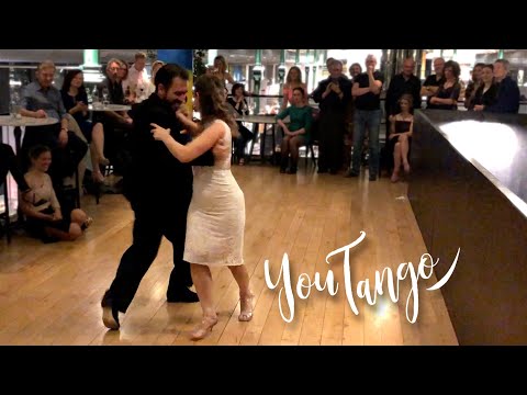  Gustavo Gómez  and  Gabi Gómez  are  dancing  to  the  vals  "  Recuerdos de la Pampa  "  by  Juan D'Arienzo  in  2019