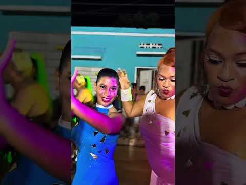 Así son las noches de carnaval en Santa Cruz, municipio lamas.  Estado Aragua . Llenas de magia