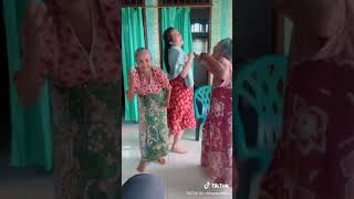 Download lagu VIRAL!!!Lucu goyangan nenek ini bikin ketawa mp3