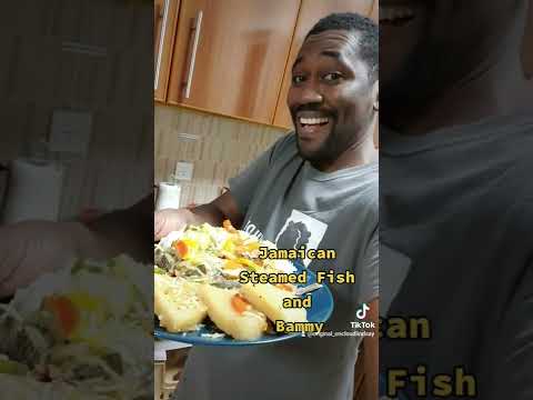 Making Jamaican Steamed Fish and Bammy #steamfishandokrobody