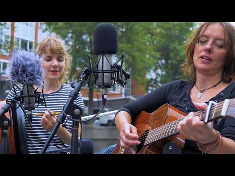 65 The Lasses - Bowley's Dance