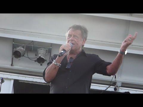 BRIAN HOWE (Bad Company) "Rock 'n Roll Fantasy" LIVE and UPCLOSE!!!