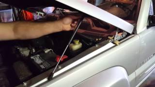 2002-2007 Jeep Liberty: Hood shock replacement