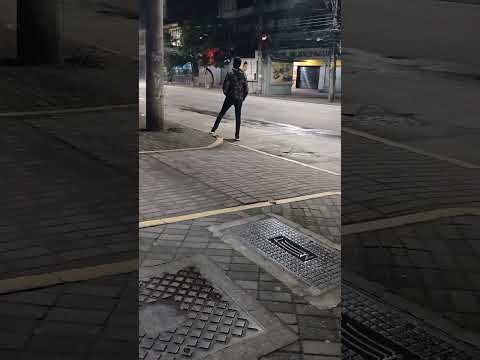 OLHA O TRÂNSITO AGORA NA MADRUGADA NA FREGUESIA ESTRADA DOS TRES RIOS JACAREPAGUA RIO DE JANEIRO!!