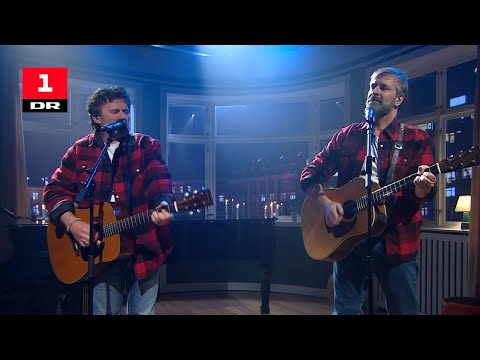 Poul Krebs og Martin Brygmann i corona-duet | Danmark griner | DR1