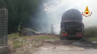 solofra-in-fiamme-un-autocarro