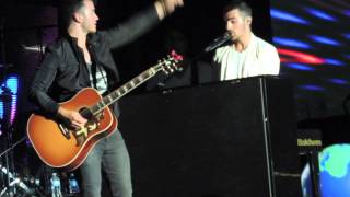 Jonas Brothers - The World LIVE (New Song)