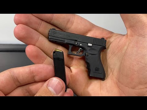 Mini Glock 17 in 1:6 Scale