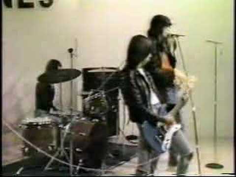 Ramones - Loudmouth (1975 Live in Japanese TV)