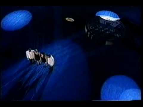 JAZZAPPELLA sings the Star Spangled Banner at AKC Eukanuba Championship Show.