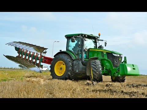 John Deere 7260R + 7 furrow LO 100 on-land ploughing / ploegen - Thes Agro