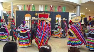 Juan Gabriel - El Hijo de mi Compadre.  Compañía Folklórica del Estado de Chihuahua