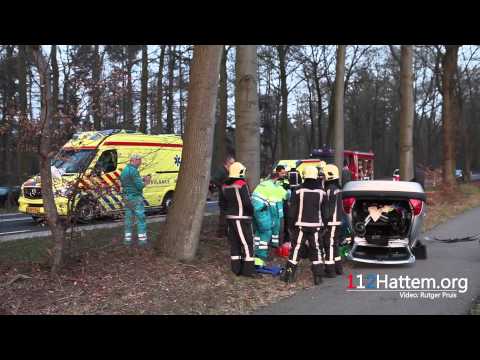 Auto over de kop langs N309 Tongerenseweg bij Epe - ©112Hattem.org