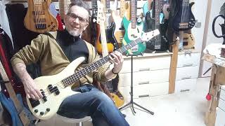 Video thumbnail for Vintage Japanese Bass Guitars: Ibanez SR600 1990 Fujigen Made BASS GUITAR REVIEW / BASS SOUND CHECK by Bass Japan Direct