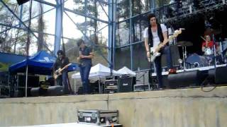 this beautiful republic-a point between extremes