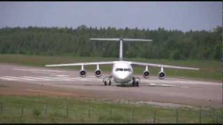 preview picture of video 'Blue1 Avro RJ85 - Landing and Takeoff at Vaasa airport'