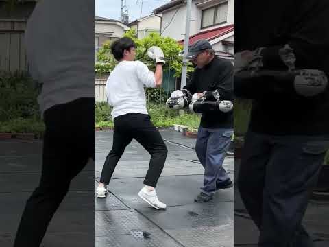 せんどー練習64日目のジャブ右ミドル右ミドル→左膝