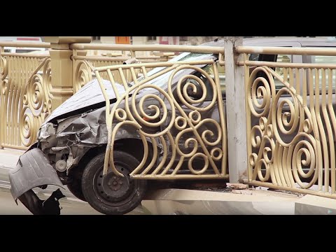 Aksident në urën “Goce Dellçev”, gjysma e makinës jashtë urës, ndërron jetë shoferi