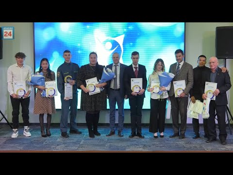 За успехи на чемпионатах, турнирах и кубках:лучшие спортсмены Хакасии и их тренеры получили награды