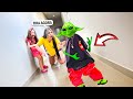 O ALIENÍGENA COLOCOU A ROUPA DA LARISSA E ELA FICOU MUITO BRAVA