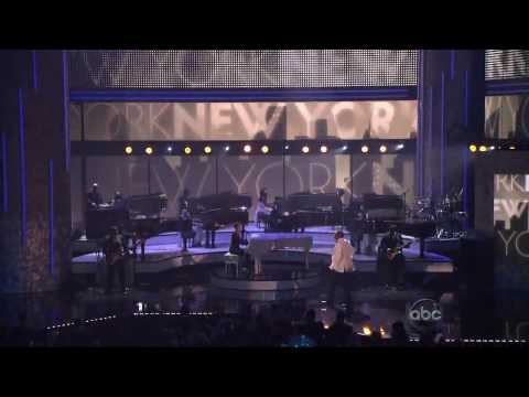 Jay-Z ft. Alicia Keys - Empire State of Mind (Live AMA 2009) HQ