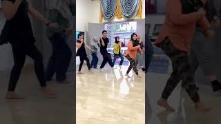 Download lagu 🎶 tinak tina tana ! definisi emak2 gmw kalah dgn yg muda2 ! #bollywooddance #trending #danceindia mp3