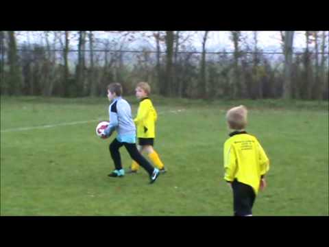Voetbal OVV67 F2-Viola F3  20-11-2010.wmv