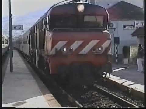 Cruzamentos na antiga estação do Fundão - Antigos comboios de passageiros com Alsthom 1930 - 2005