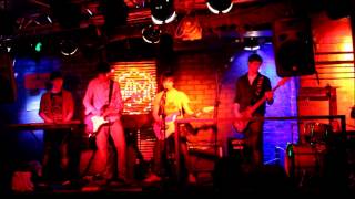 2. Azulejo frío - Viernes 13 (Tributo a El Drogas)