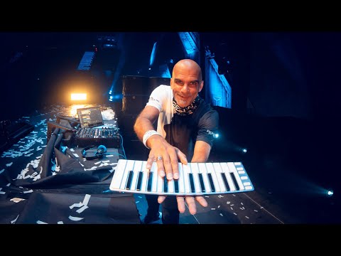 Roger Shah plays 'Ciaran McAuley & Roger Shah & Hannah Brine - You And I' (Transmission Poland 2022)