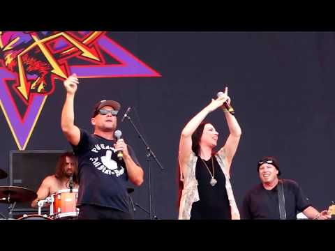 Ugly Kid Joe feat. Amy Lee (Evanescence) - Cats In The Cradle (Graspop 2017 Front Row HD)