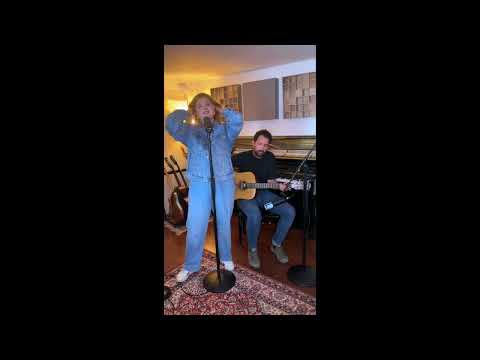 MANON-SARAH Version Live Acoustique - T'attends quoi ?