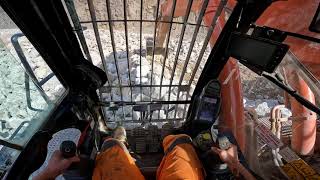 HITACHI 470 LOADING DUMPTRUCKS... OPERATORS VIEW!!