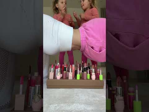 Omg, I almost touched a lipgloss 😱💄