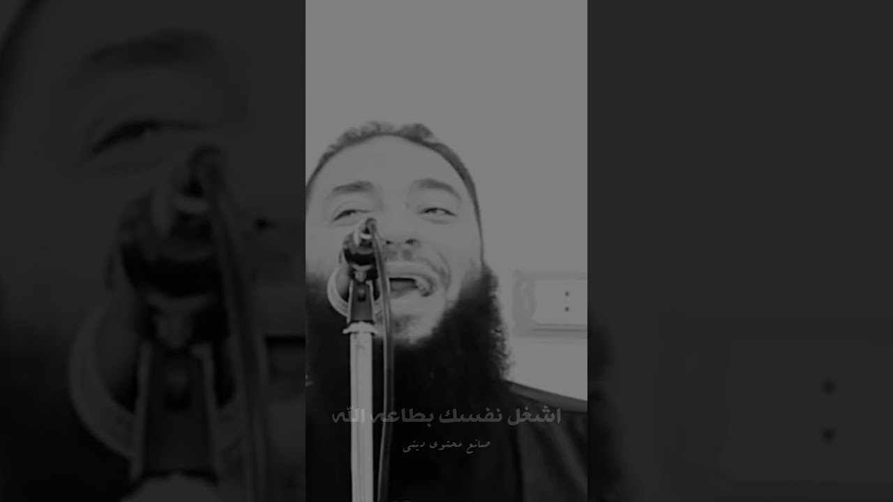 يعبر عن محتوى الفيديو بكلمات بسيطة.