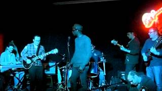 Archway Tavern House band slow blues w Alex Kenzino